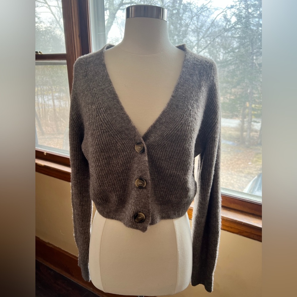 H & M Sweater New With Tags